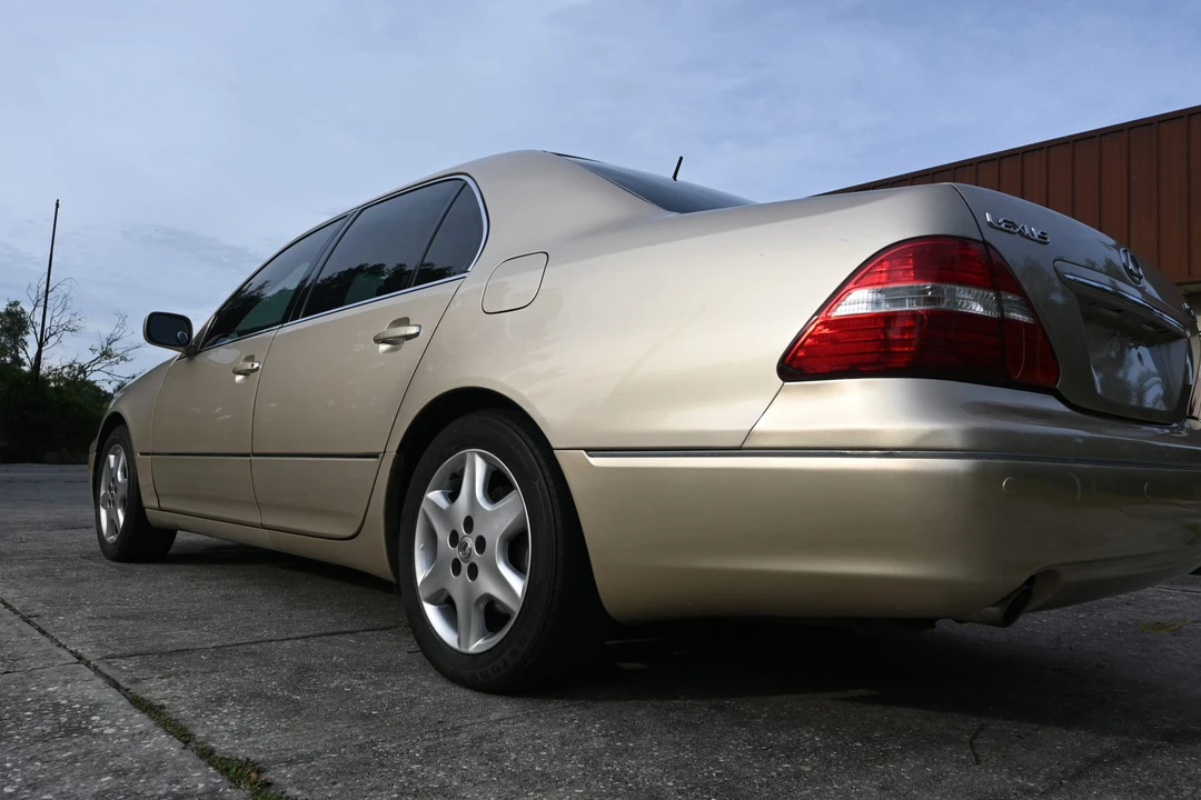 2004 Lexus LS 3rd Gen - Image 17 of 31