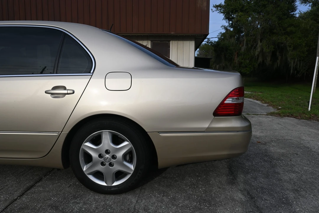 2004 Lexus LS 3rd Gen - Image 23 of 31