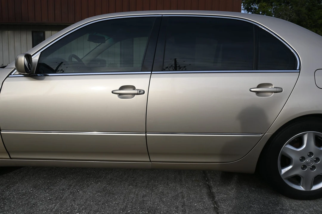 2004 Lexus LS 3rd Gen - Image 22 of 31