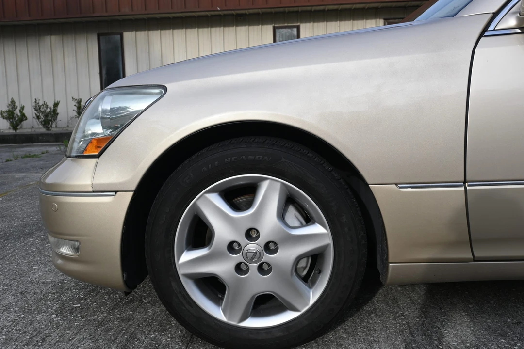 2004 Lexus LS 3rd Gen - Image 21 of 31