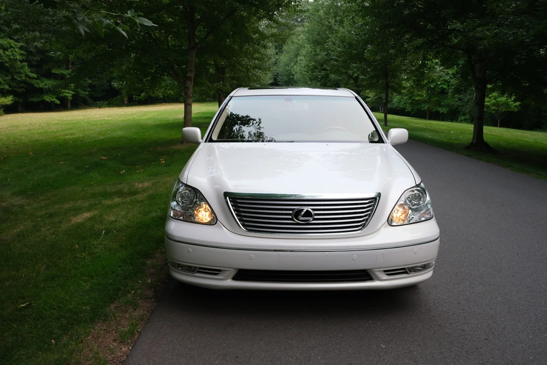 2004 Lexus LS 3rd Gen - Image 10 of 31