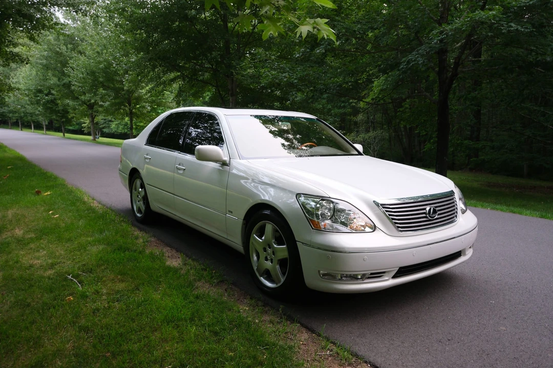 2004 Lexus LS 3rd Gen - Image 12 of 31