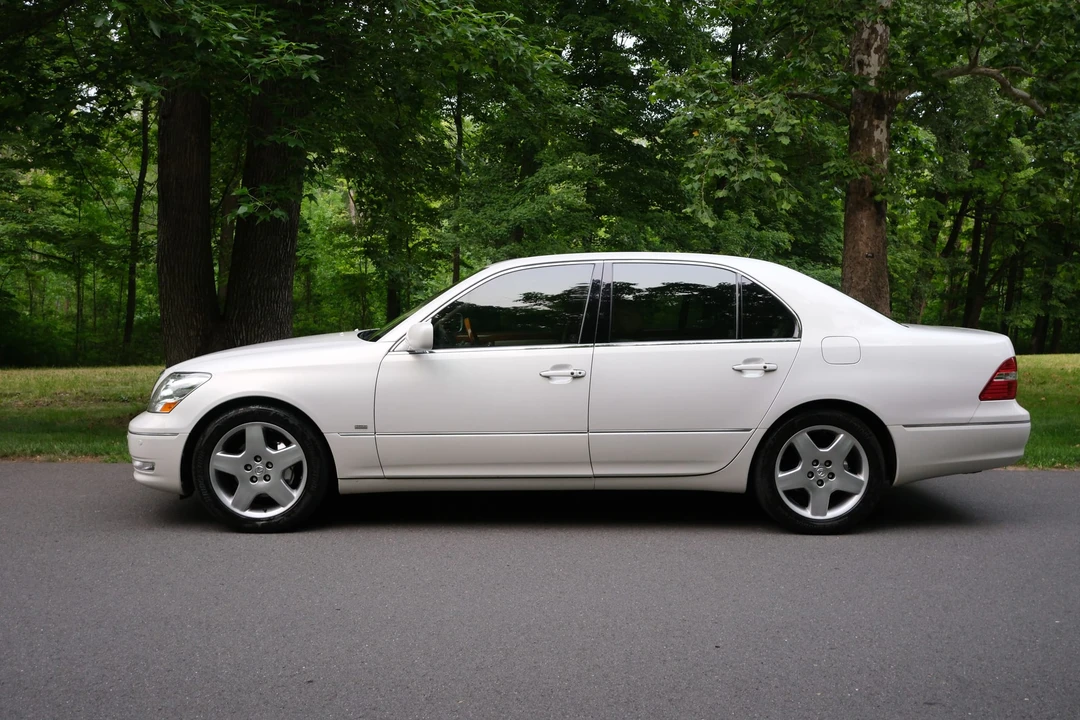2004 Lexus LS 3rd Gen - Image 19 of 31