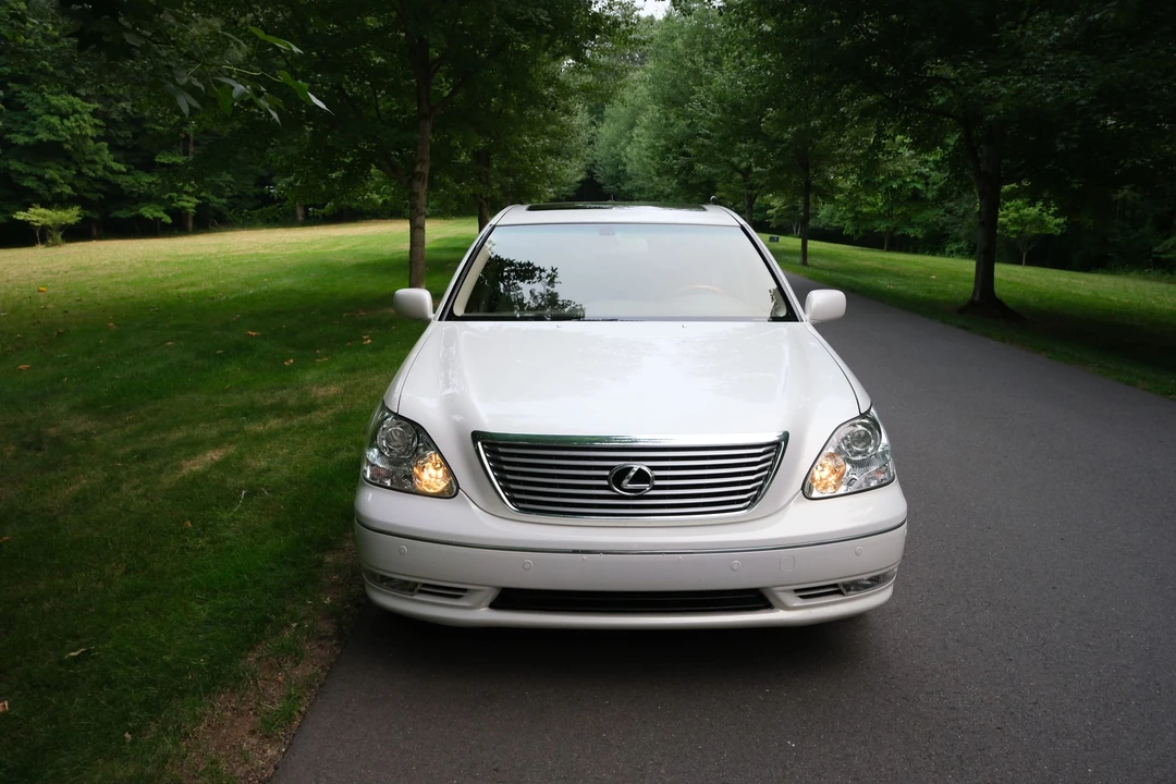 2004 Lexus LS 3rd Gen - Image 11 of 31