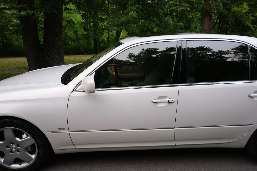 2004 Lexus LS 3rd Gen - Image 21 of 31
