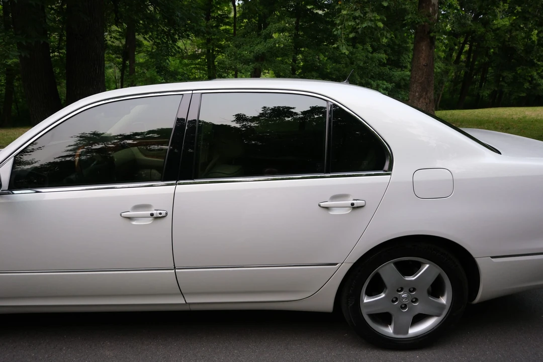 2004 Lexus LS 3rd Gen - Image 22 of 31