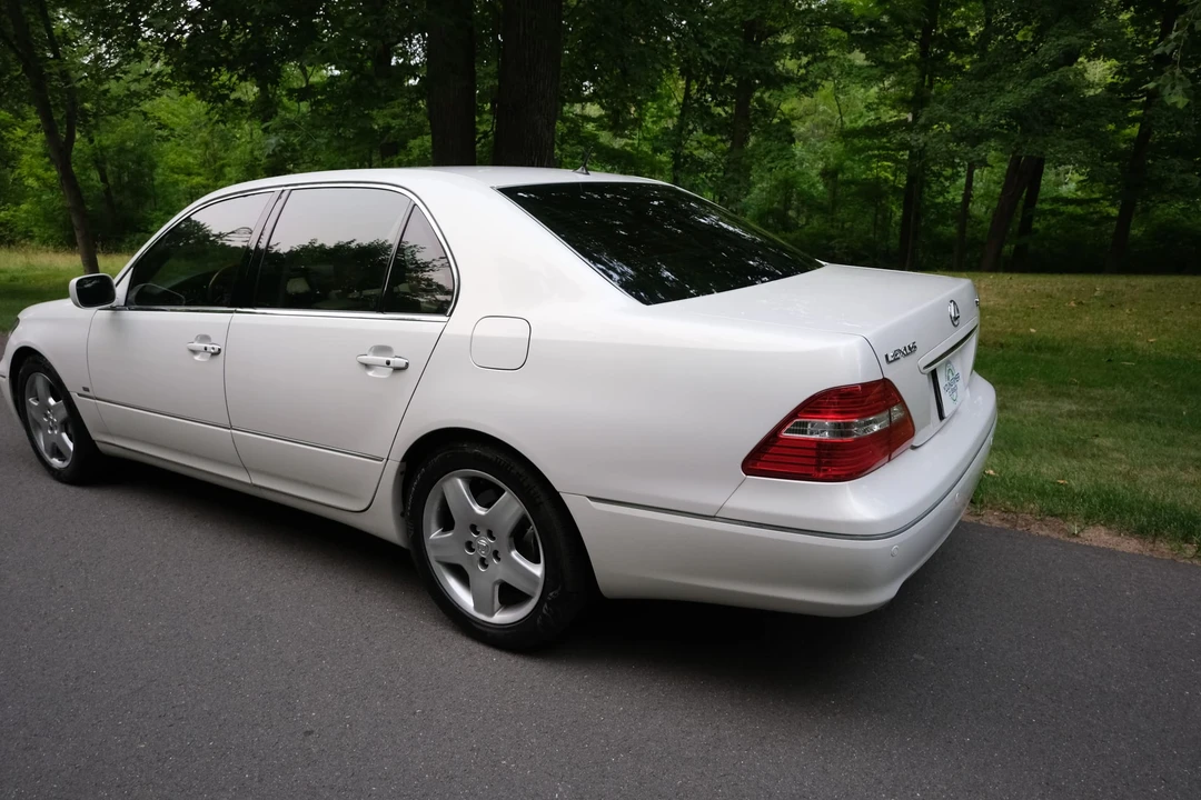 2004 Lexus LS 3rd Gen - Image 18 of 31