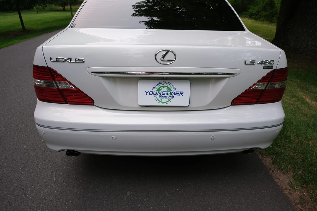 2004 Lexus LS 3rd Gen - Image 16 of 31