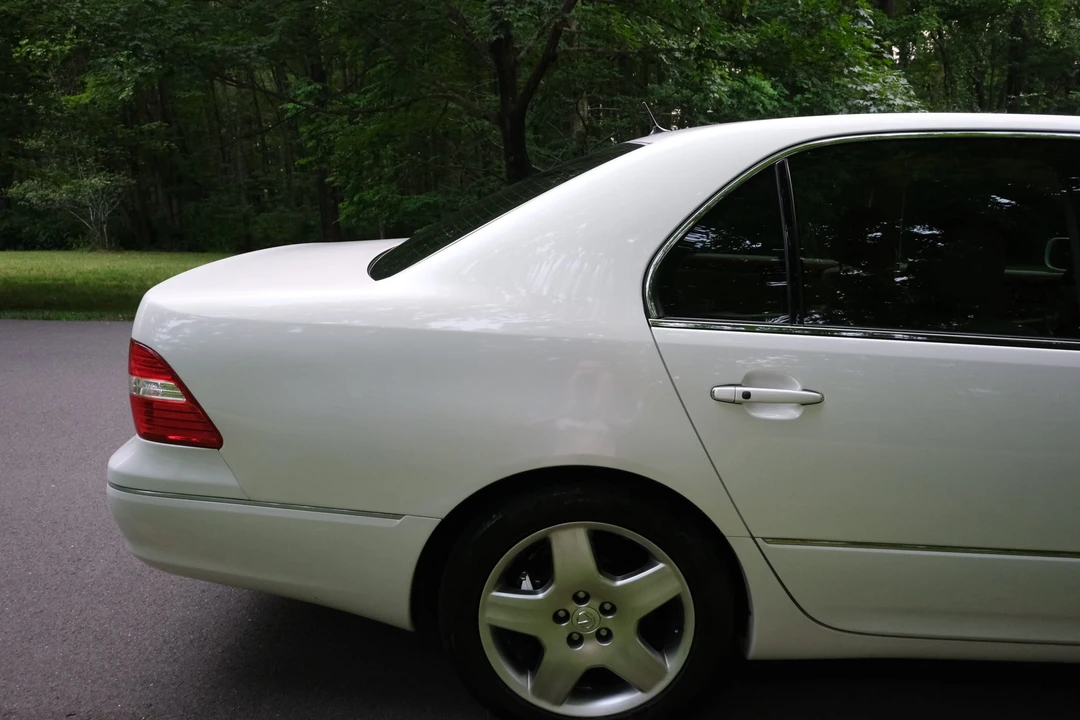2004 Lexus LS 3rd Gen - Image 25 of 31