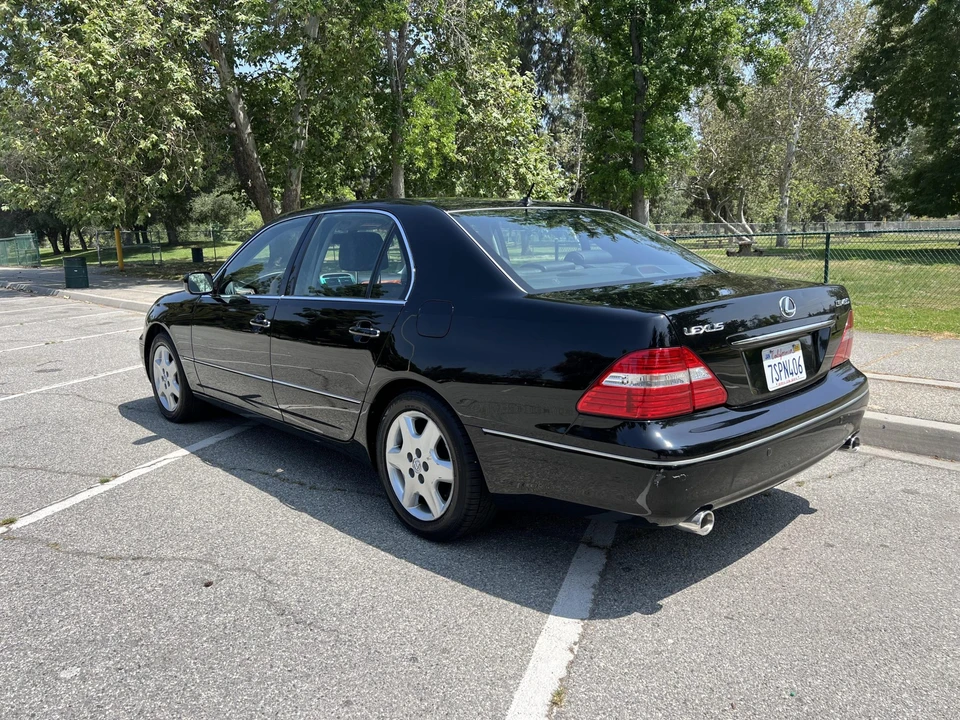2004 Lexus LS 3rd Gen - Image 12 of 31