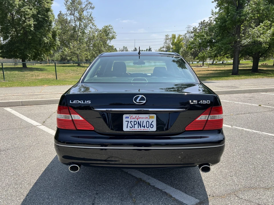 2004 Lexus LS 3rd Gen - Image 11 of 31
