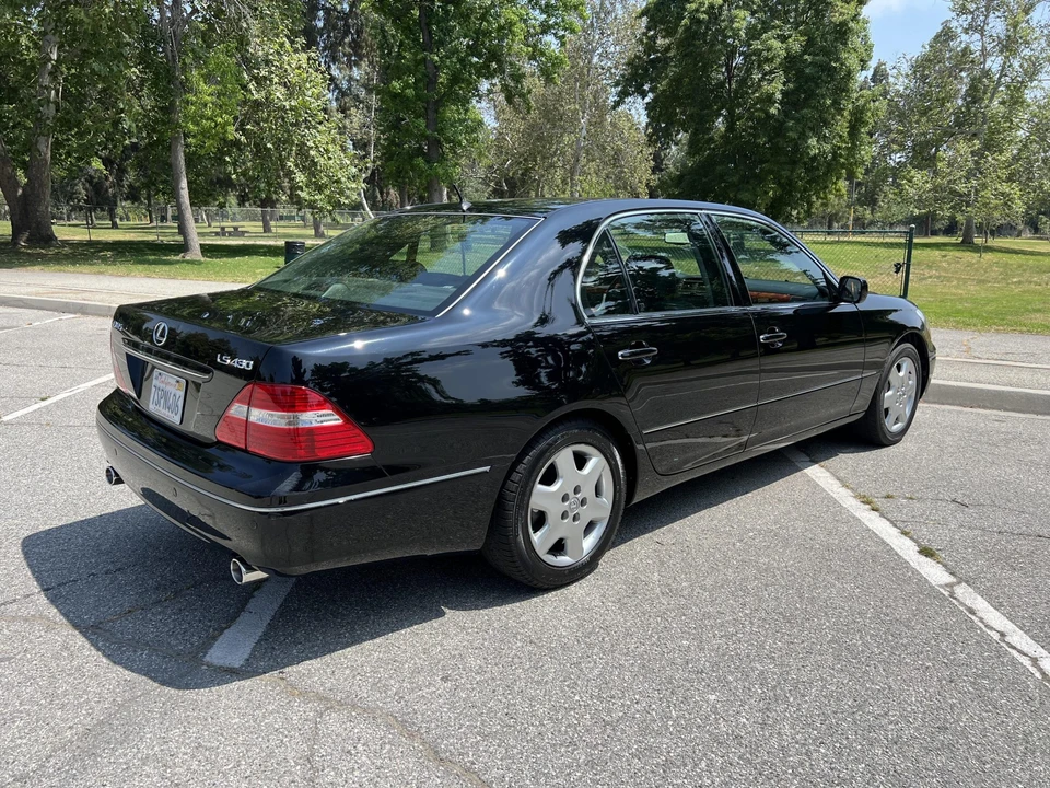 2004 Lexus LS 3rd Gen - Image 9 of 31