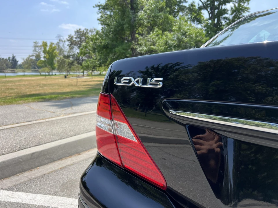 2004 Lexus LS 3rd Gen - Image 26 of 31