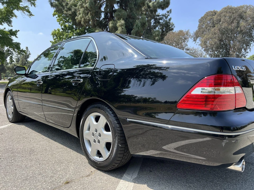 2004 Lexus LS 3rd Gen - Image 15 of 31