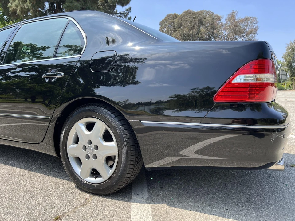 2004 Lexus LS 3rd Gen - Image 18 of 31
