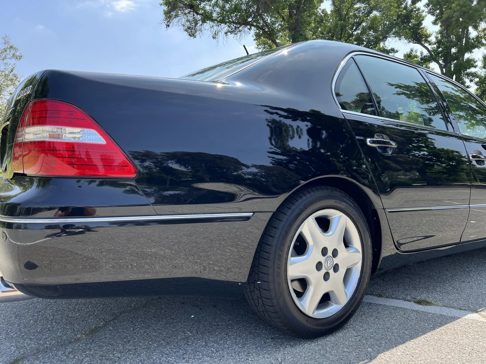 2004 Lexus LS 3rd Gen - Image 19 of 31