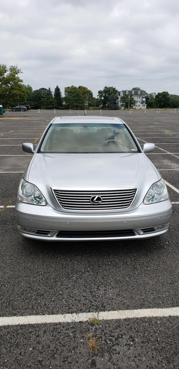 2004 Lexus LS 3rd Gen - Image 10 of 31