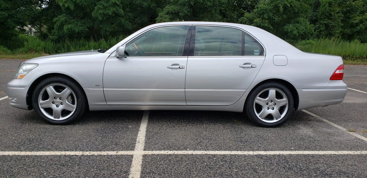 2004 Lexus LS 3rd Gen - Image 15 of 31
