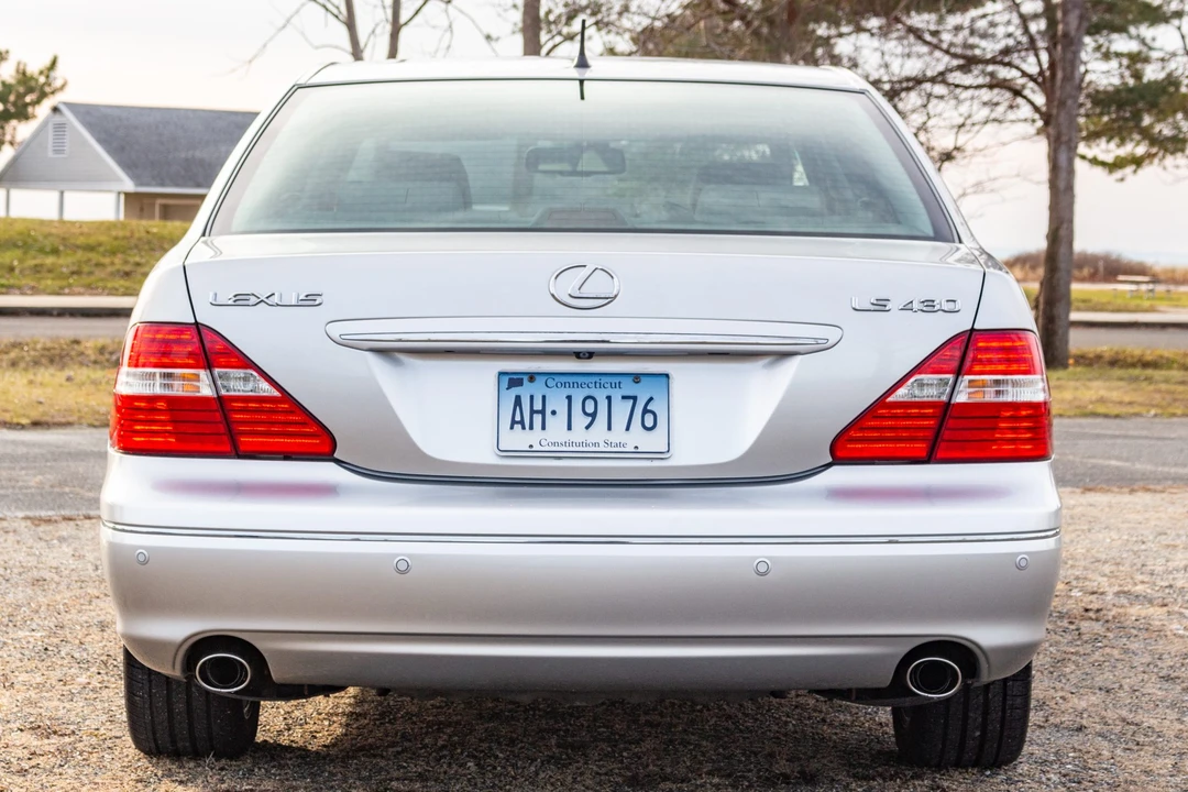 2004 Lexus LS 3rd Gen - Image 23 of 31