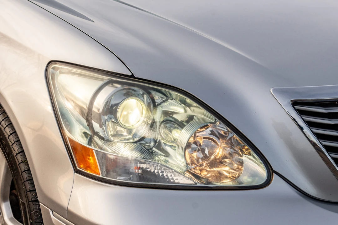 2004 Lexus LS 3rd Gen - Image 21 of 31