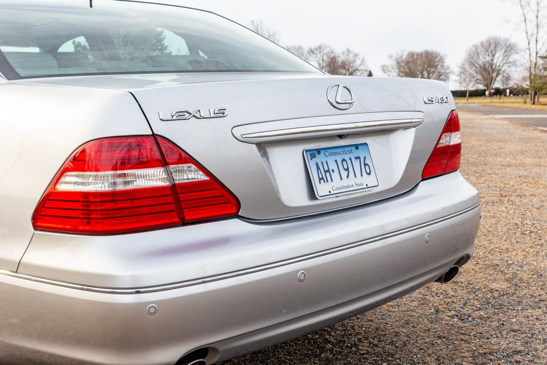 2004 Lexus LS 3rd Gen - Image 24 of 31