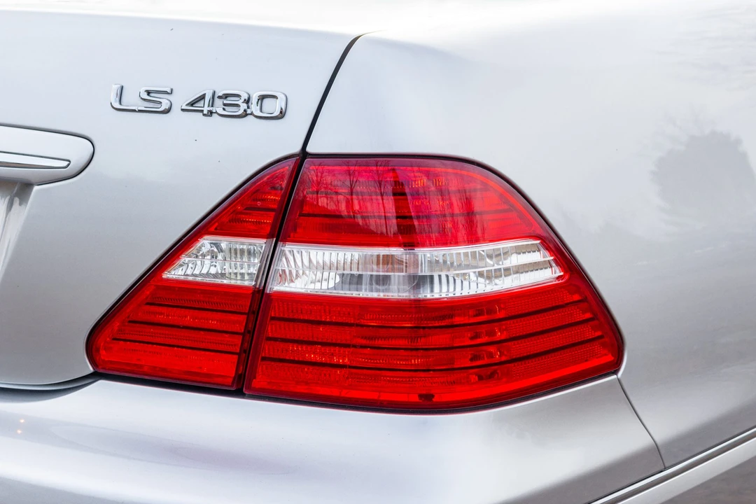 2004 Lexus LS 3rd Gen - Image 26 of 31