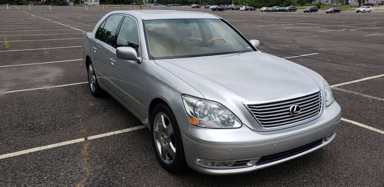 2004 Lexus LS 3rd Gen - Image 12 of 31