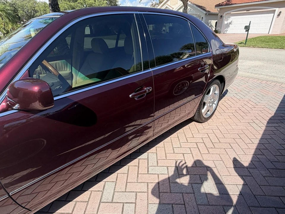 2004 Lexus LS 3rd Gen - Image 19 of 31
