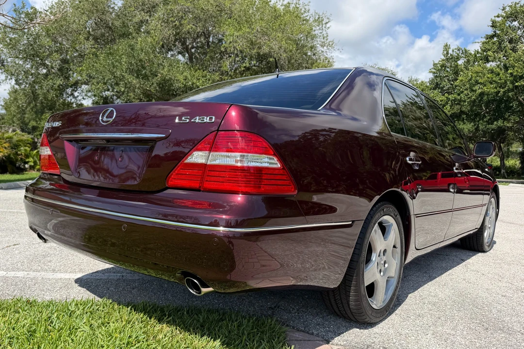 2004 Lexus LS 3rd Gen - Image 12 of 31