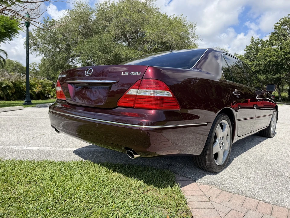 2004 Lexus LS 3rd Gen - Image 11 of 31