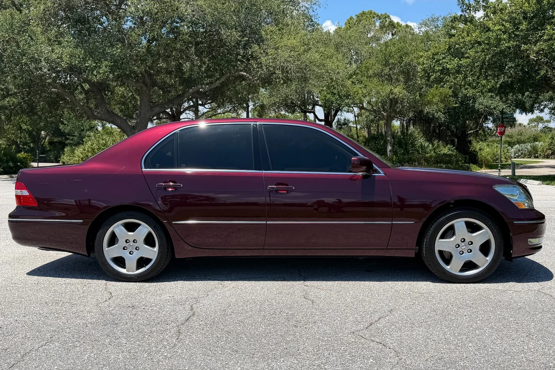 2004 Lexus LS 3rd Gen - Image 16 of 31