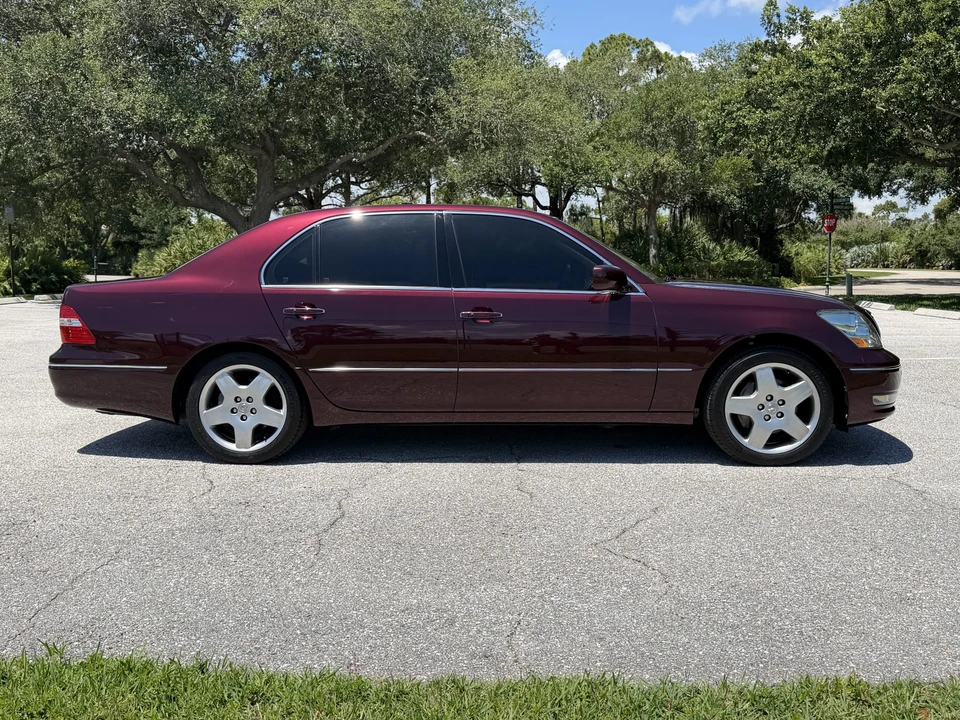2004 Lexus LS 3rd Gen - Image 15 of 31