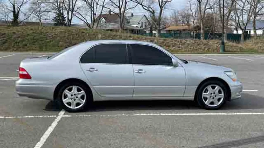2004 Lexus LS 3rd Gen - Image 2 of 11