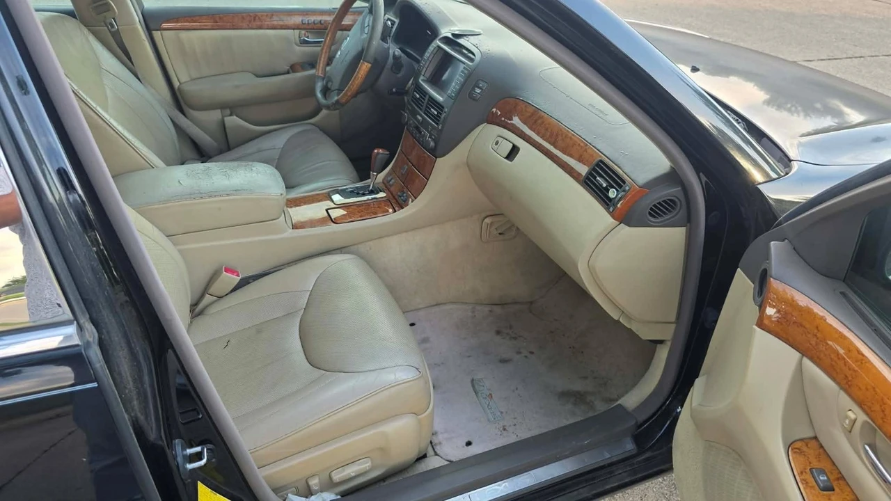 2004 Lexus LS 3rd Gen - Image 12 of 20
