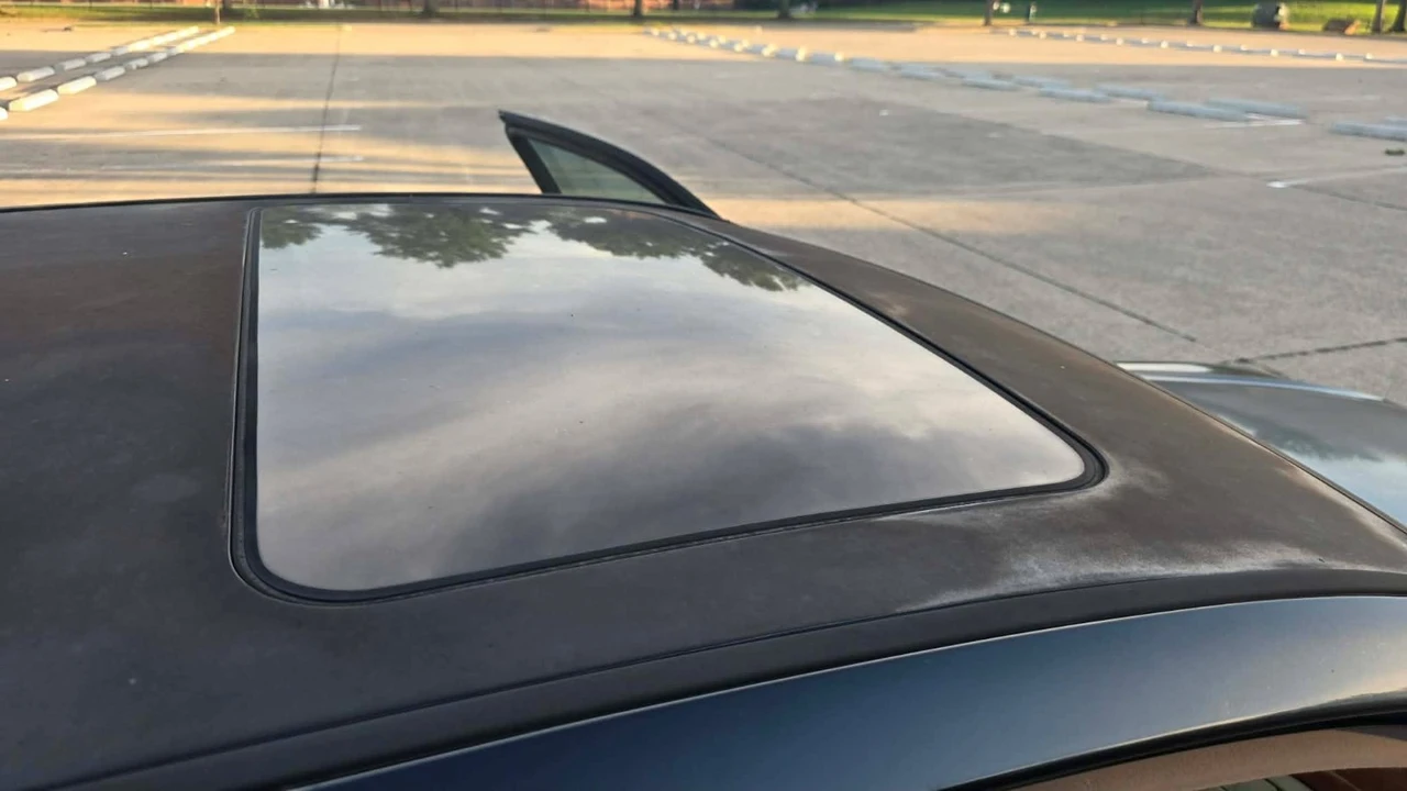 2004 Lexus LS 3rd Gen - Image 17 of 20