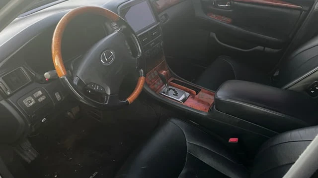 2004 Lexus LS 3rd Gen - Image 4 of 19