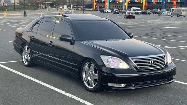 2004 Lexus LS 3rd Gen - Image 13 of 19
