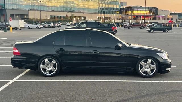 2004 Lexus LS 3rd Gen - Image 14 of 19