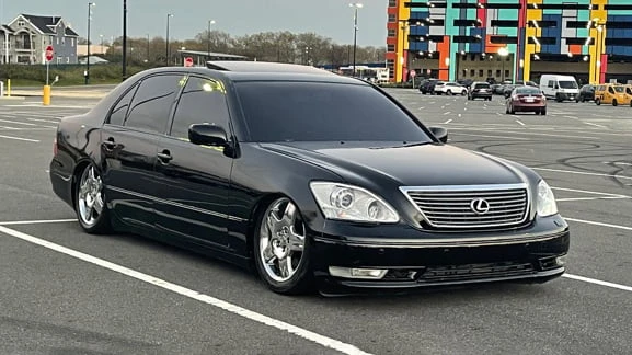 2004 Lexus LS 3rd Gen - Image 16 of 19