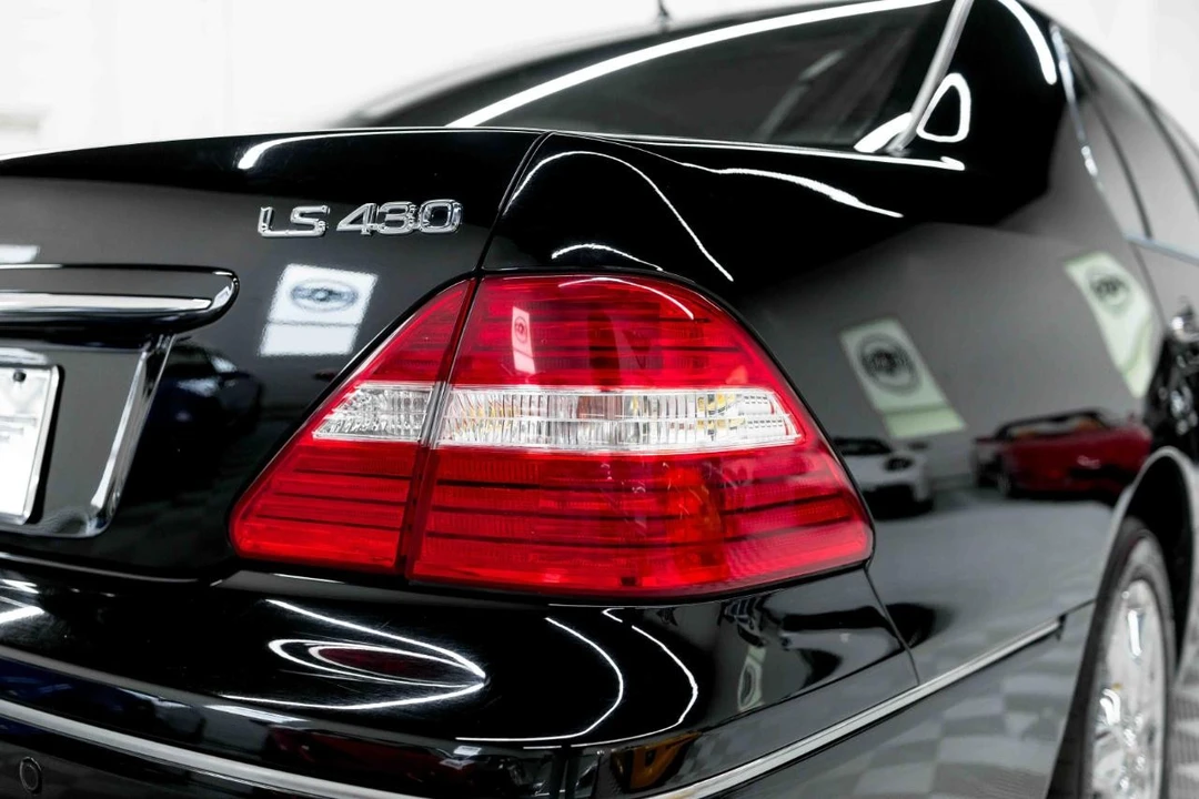 2004 Lexus LS 3rd Gen - Image 23 of 31