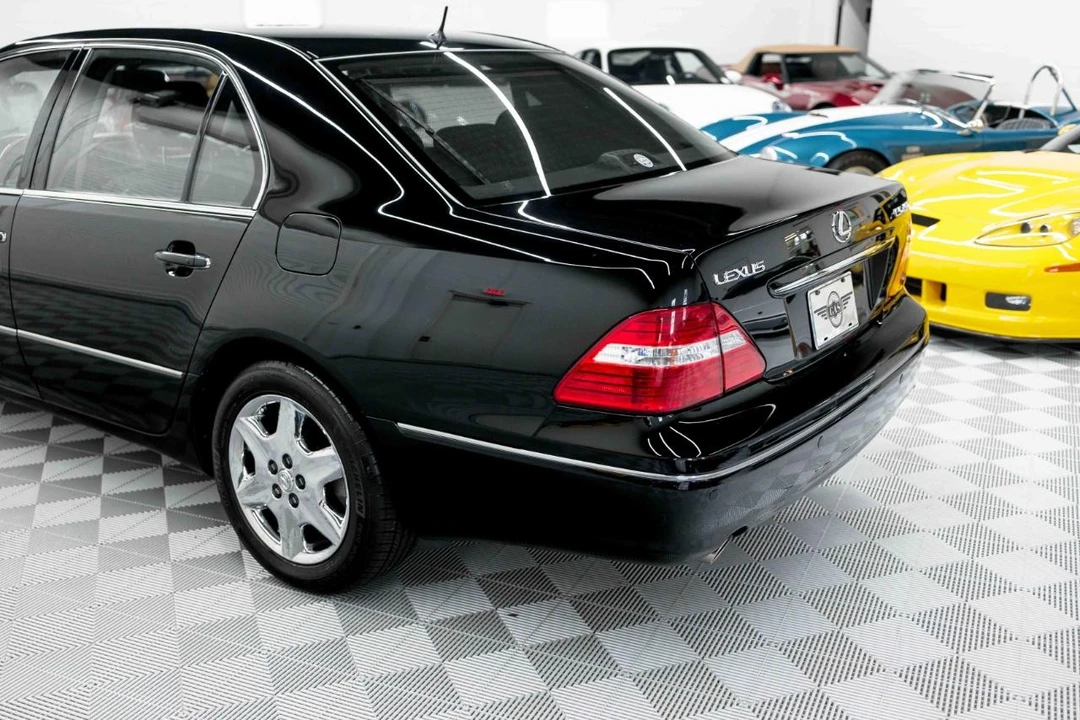 2004 Lexus LS 3rd Gen - Image 28 of 31