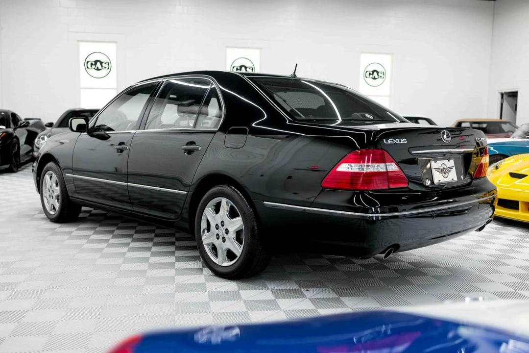 2004 Lexus LS 3rd Gen - Image 9 of 31