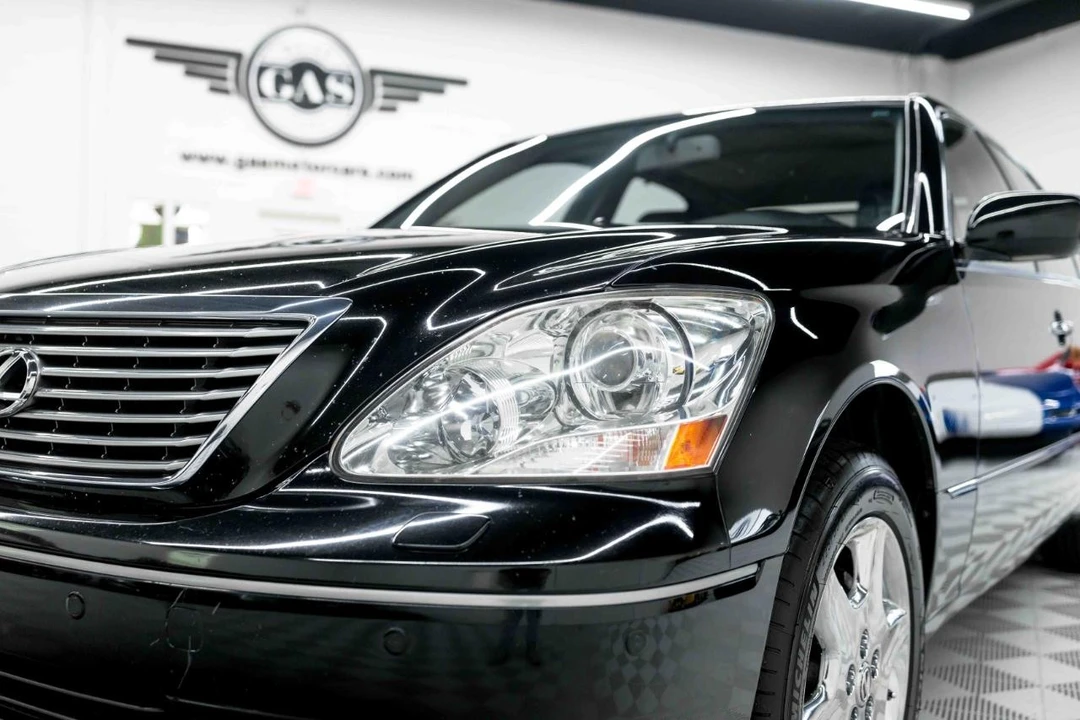 2004 Lexus LS 3rd Gen - Image 12 of 31
