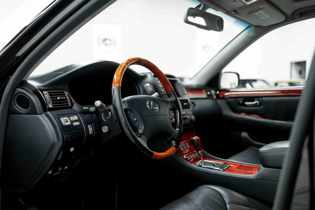 2004 Lexus LS 3rd Gen - Image 2 of 31