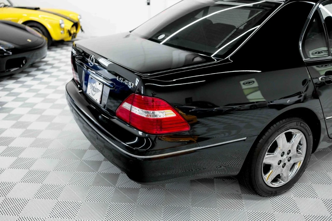 2004 Lexus LS 3rd Gen - Image 22 of 31