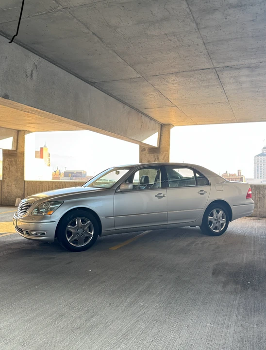 2004 Lexus LS 3rd Gen - Image 10 of 31