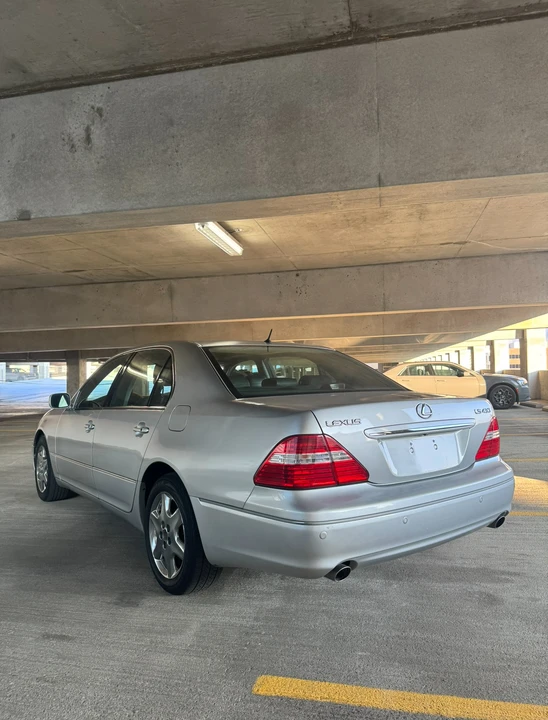 2004 Lexus LS 3rd Gen - Image 11 of 31