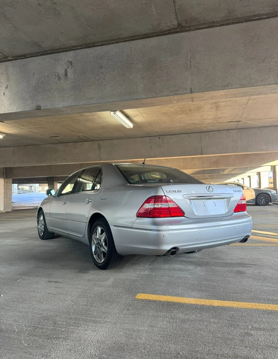 2004 Lexus LS 3rd Gen - Image 12 of 31
