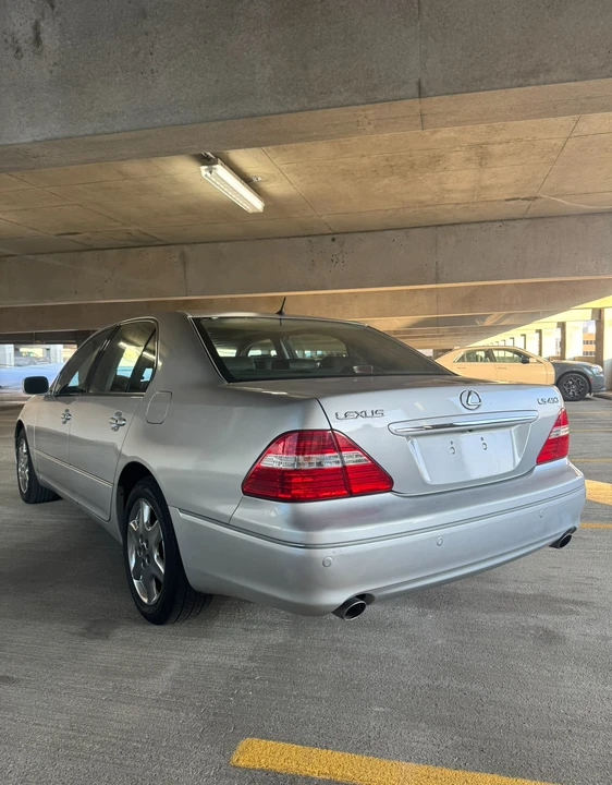 2004 Lexus LS 3rd Gen - Image 13 of 31