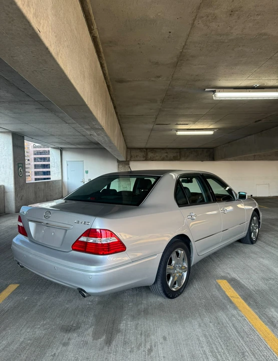 2004 Lexus LS 3rd Gen - Image 15 of 31